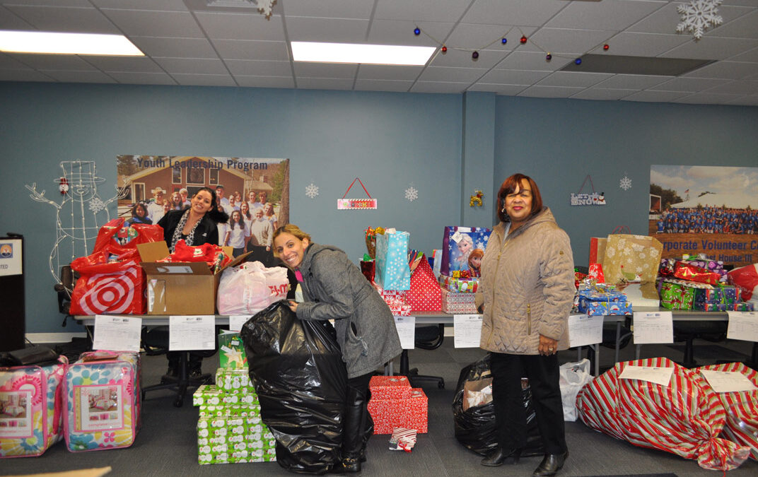 Jillian-Carroll—Holiday-Giving-4