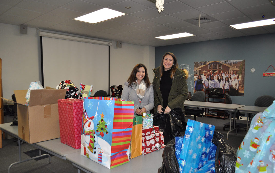 Jillian-Carroll—Holiday-Giving-6