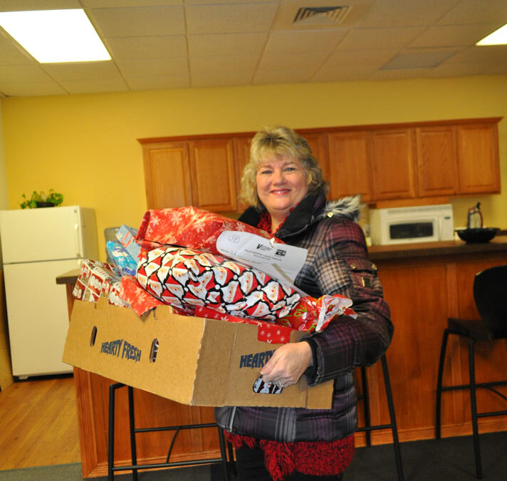 Jillian-Carroll—Holiday-Giving-8