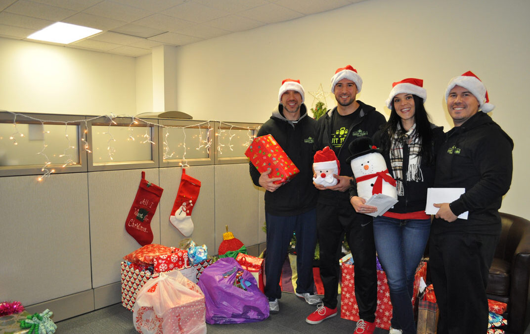 Jillian-Carroll—Holiday-Giving-9